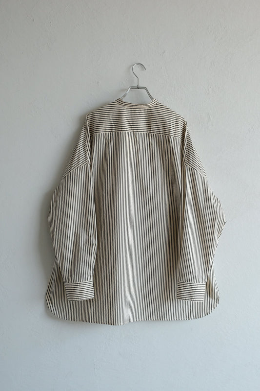 Box silhouette collarless shirt