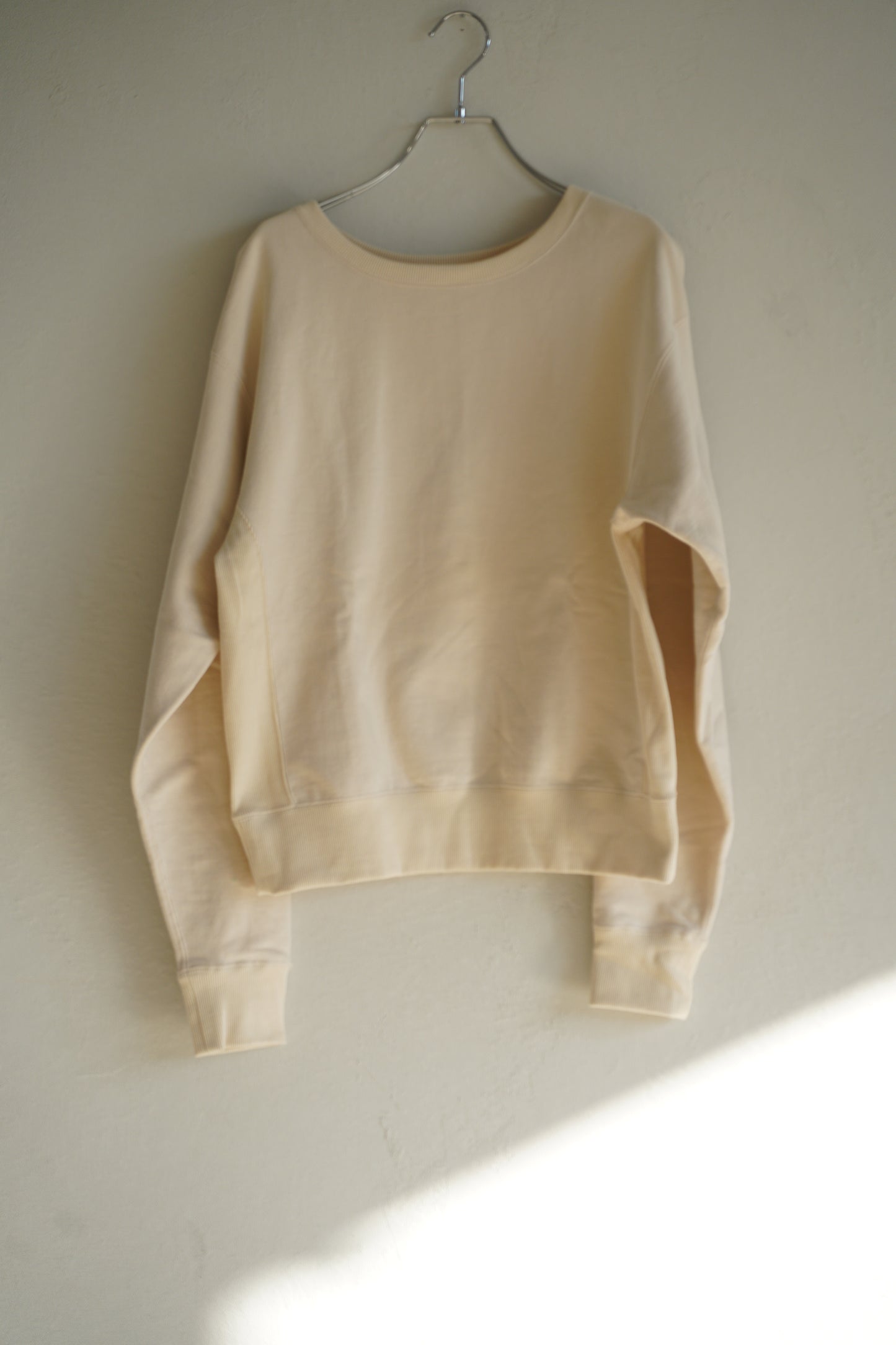 Short length pullover sweat