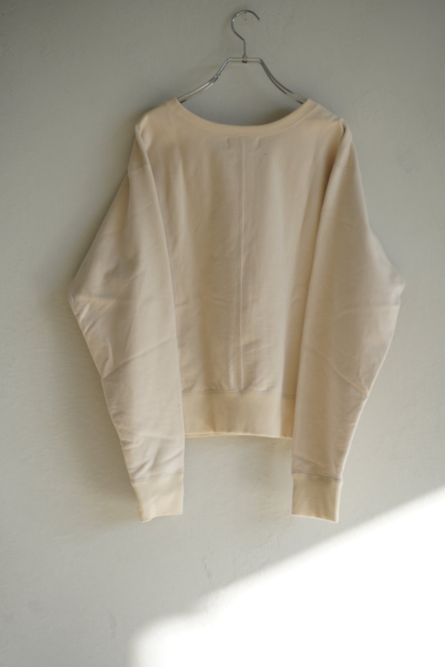Short length pullover sweat