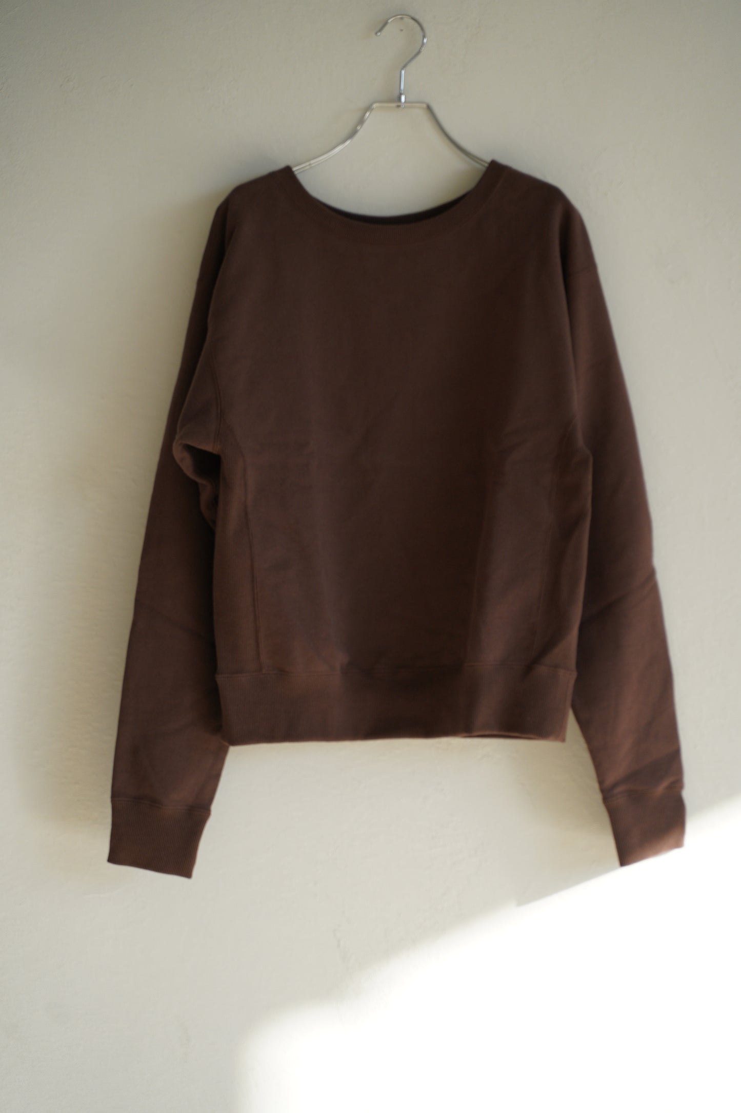Short length pullover sweat