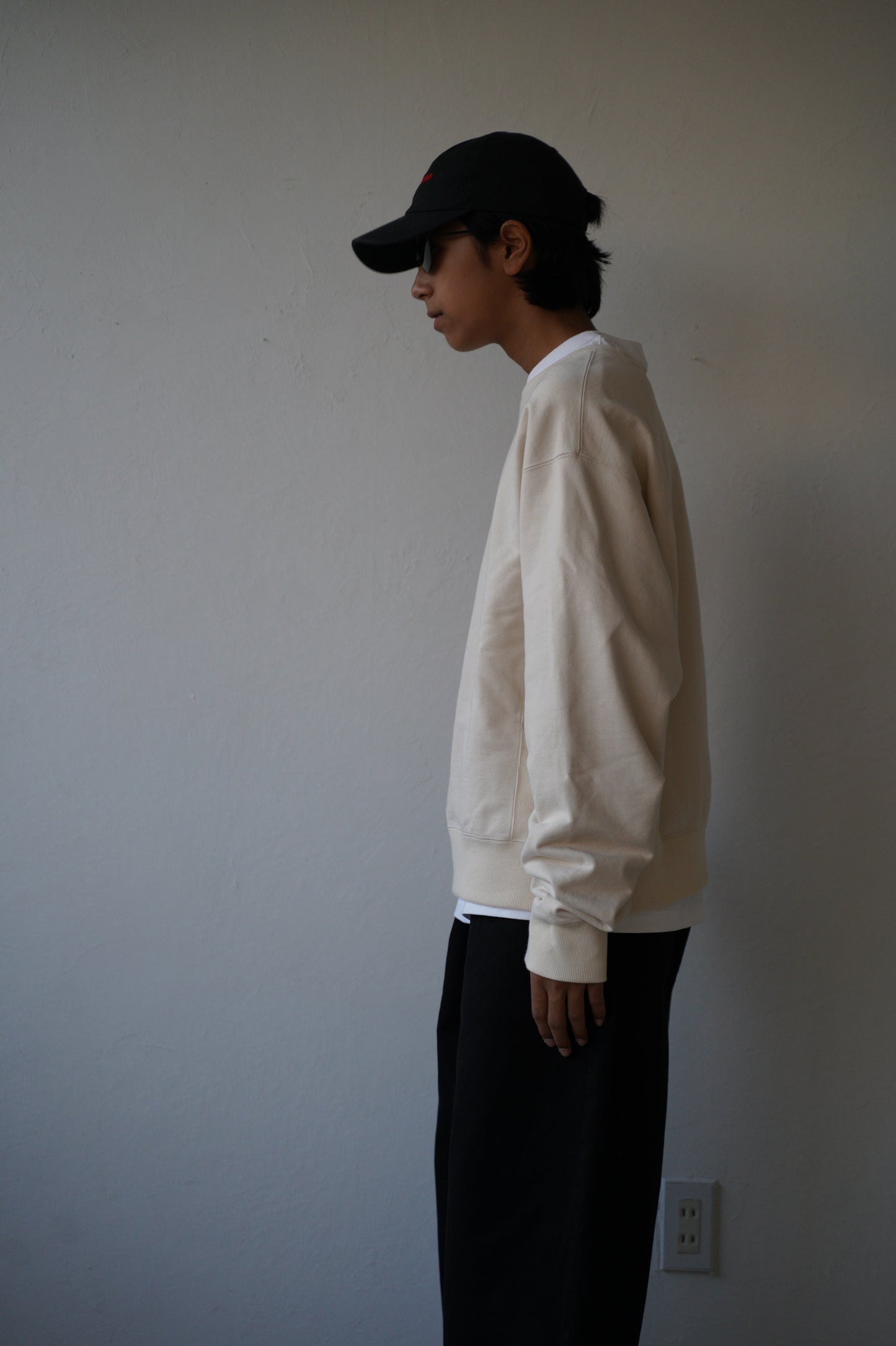 Short length pullover sweat