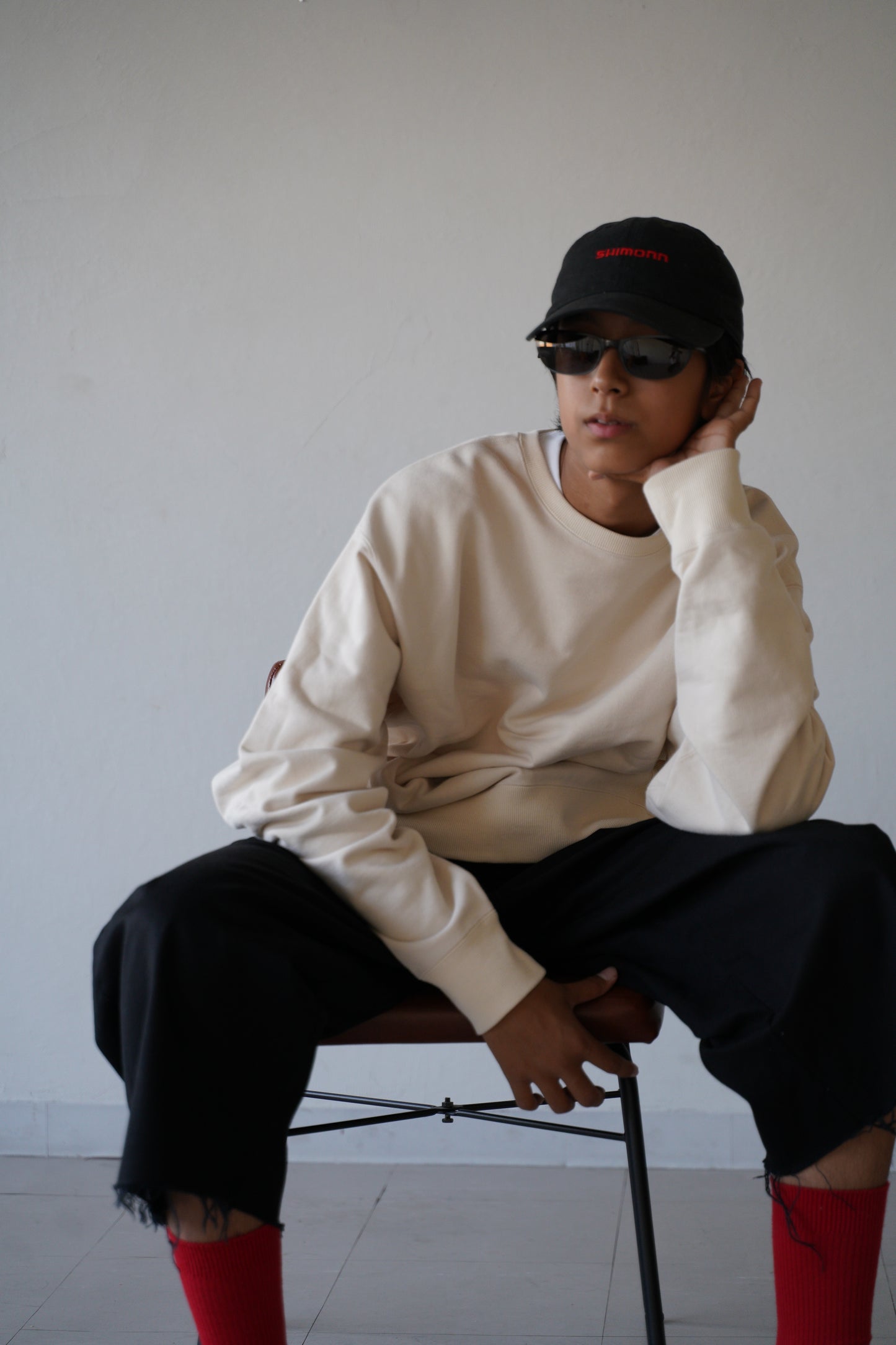 Short length pullover sweat