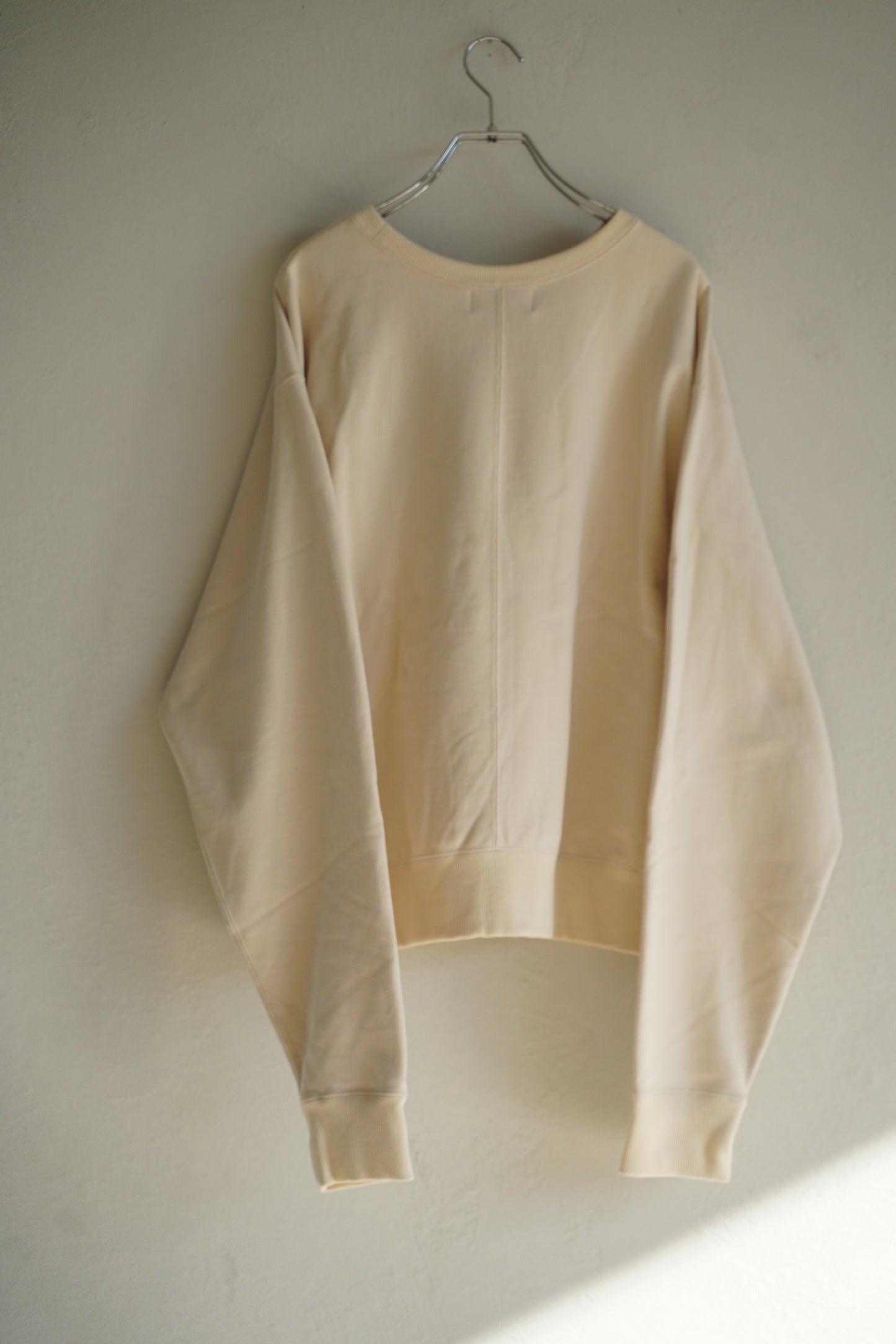 Short length pullover sweat