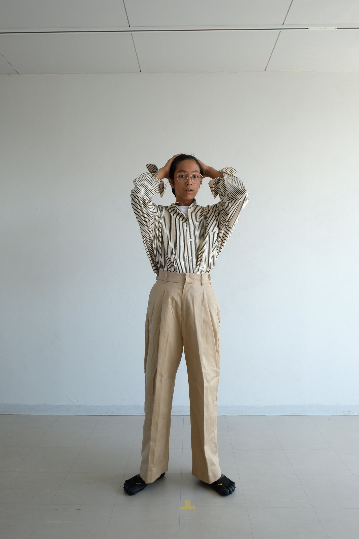 Box silhouette collarless shirt