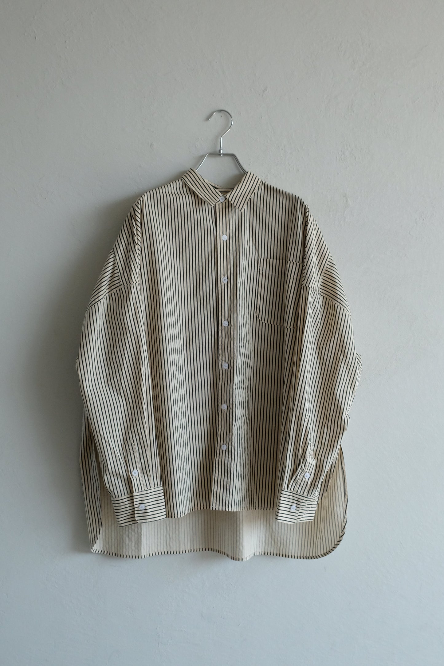 Box silhouette regularcollar shirt