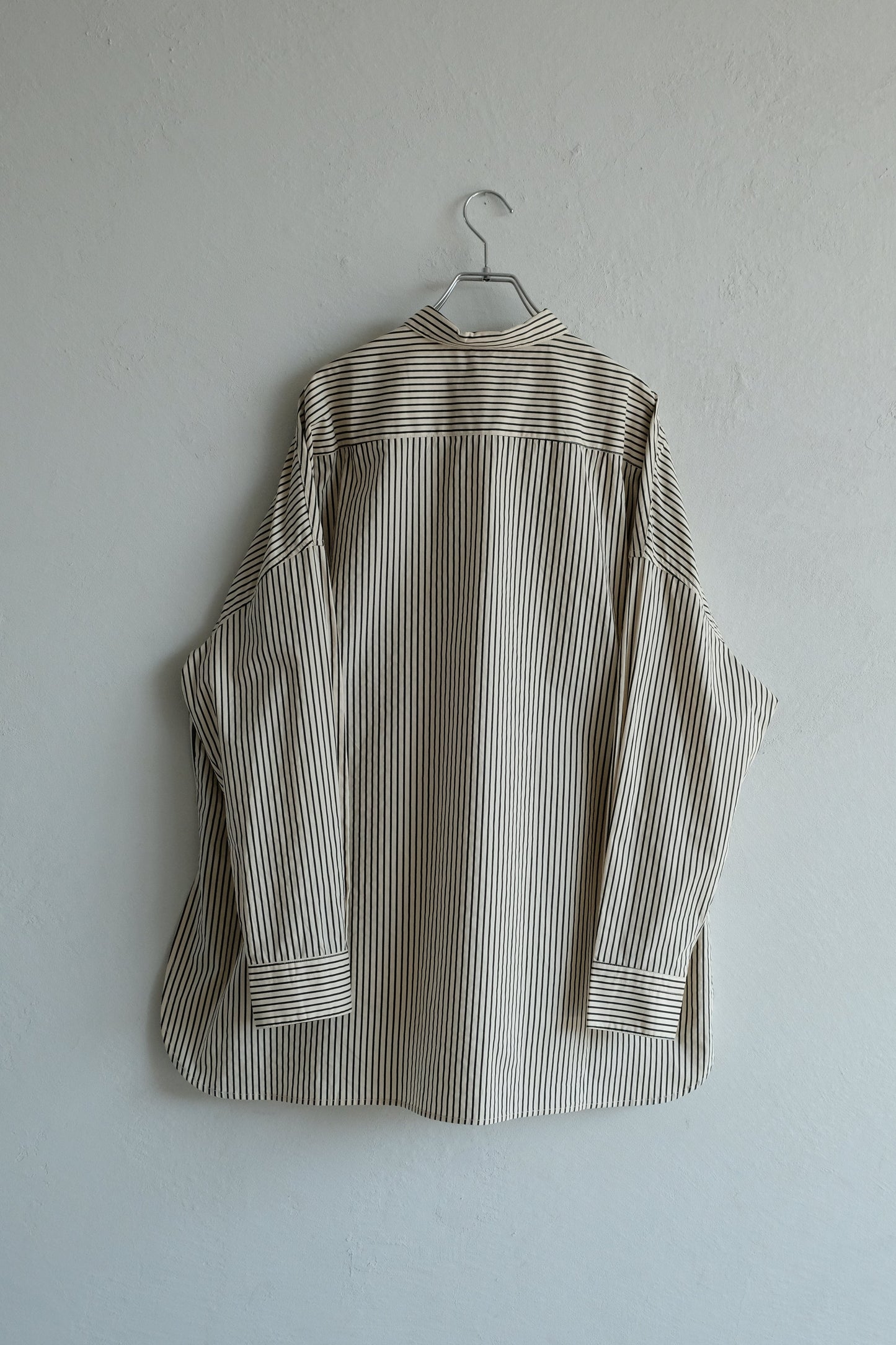 Box silhouette regularcollar shirt
